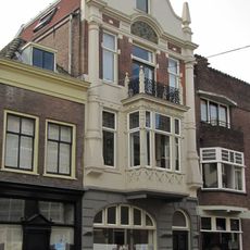 Woonhuis, dat mogelijk is gebouwd als kantoorwoning