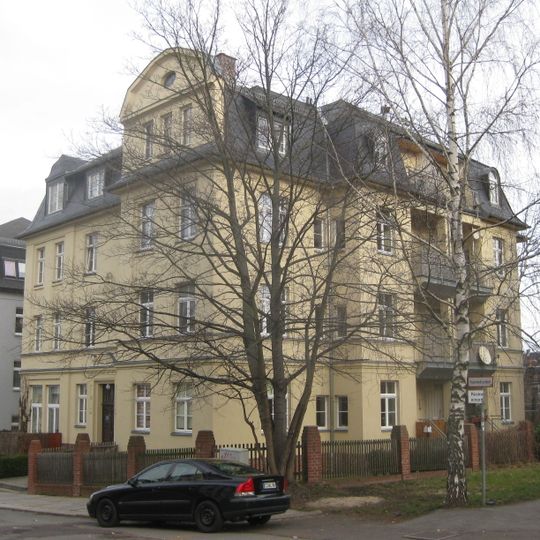 Mietshaus in offener Bebauung Chopinstraße 57