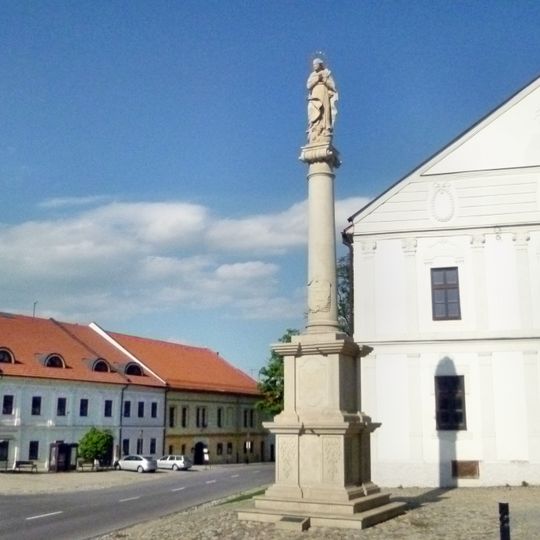 Mariánsky stĺp, stĺp s podstavcom