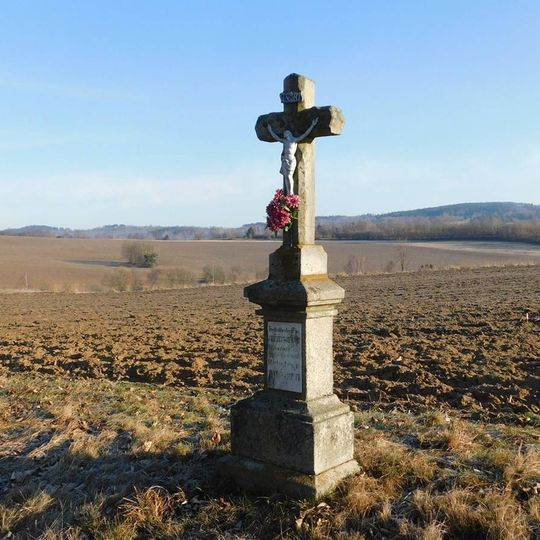Kříž mezi Novým Rychnovem a Řeženčicemi