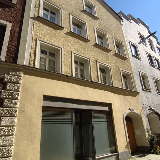 Wohn- und Geschäftshaus