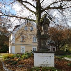 Socha svatého Jana Nepomuckého v areálu lázní Evženie