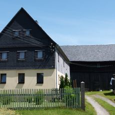 Wohnstallhaus und Scheune eines Zweiseithofes Alte Belmsdorfer Straße 11