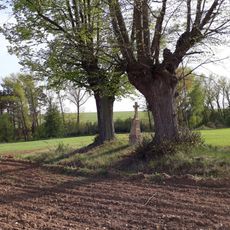 Kříž západně od Čívic