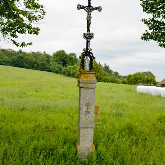 Cross west of Vitkovice north of the crossroads