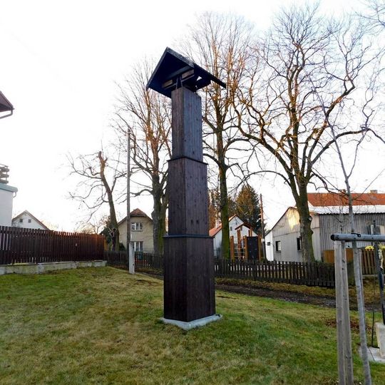 Zvonička na návsi ve Všestarech