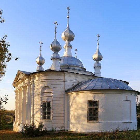 Церковь Флора и Лавра с интерьером