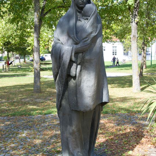 Bronzestatue Mutter mit Kind, Großwarasdorf