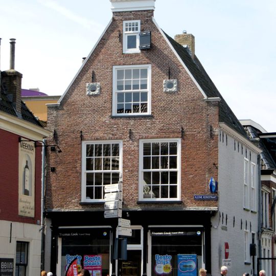 Pand onder zadeldak tussen twee topgevels