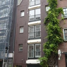 Pakhuis met puntgevel