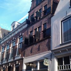 Huis met in jaartalsteen 1649 gedateerde topgevel met grote treden