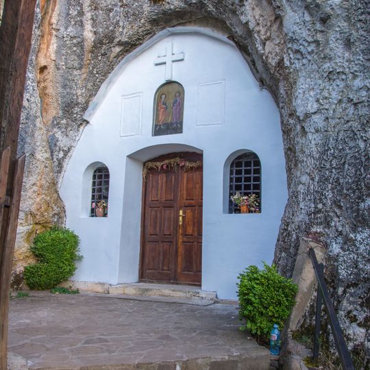 Cave Church, Rsovci