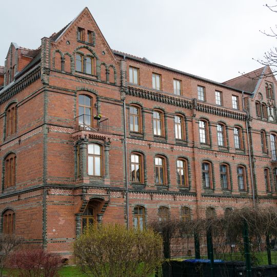 Hälfte eines Doppelmietshauses Dr.-Friedrichs-Ring 16