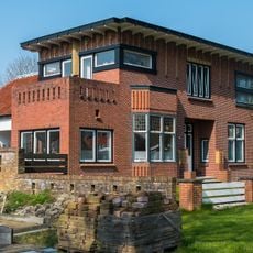 Woonhuis met aangebouwde schuur