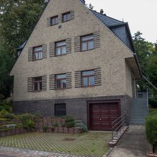 Wohnhaus in offener Bebauung mit Garten Am weißen Stein 16