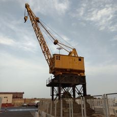 Grúa en el puerto de Almería