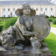 Sochy sfing v zahradě zámku v Lysé nad Labem