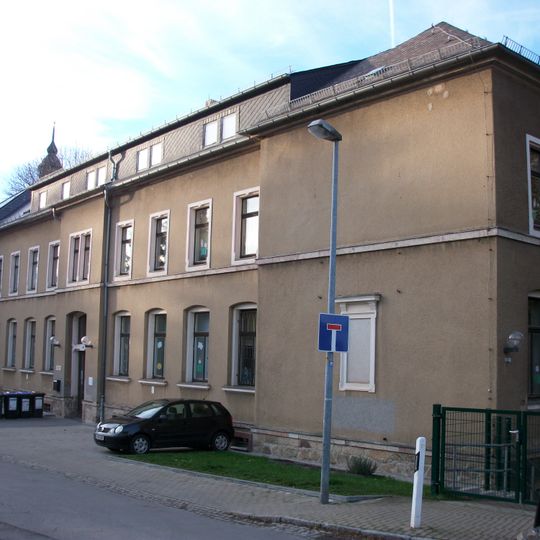 School building An der Kirche 2