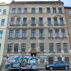 Mietshaus in geschlossener Bebauung Christoph-Lüders-Straße 42