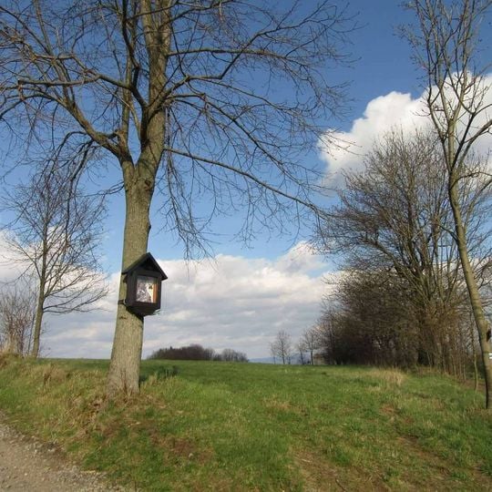 Obrázek v Horních Studénkách na rozcestí polních cest