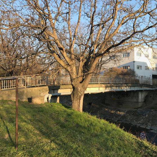 Most mezi ulice Tigridova a U Botiče