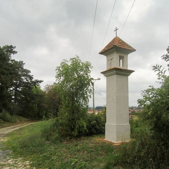 Boží muka na okraji Valticích na rozcestí