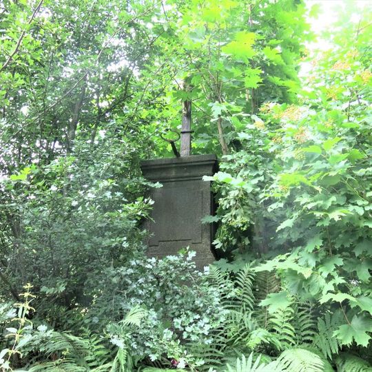 Kříž u cesty poblíž domu 436 v Mikulášovicích