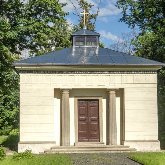 Hrubý-Gelenj Vault in Červené Pečky