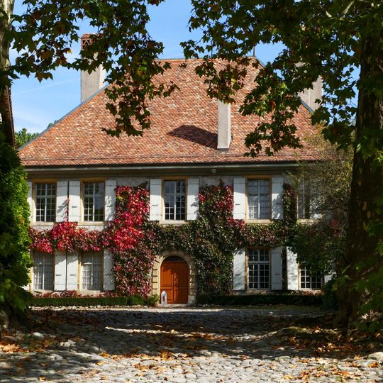 Château avec dépendances