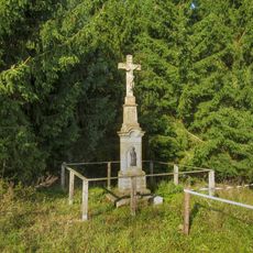 Kříž severně od Crhova na okraji lesa