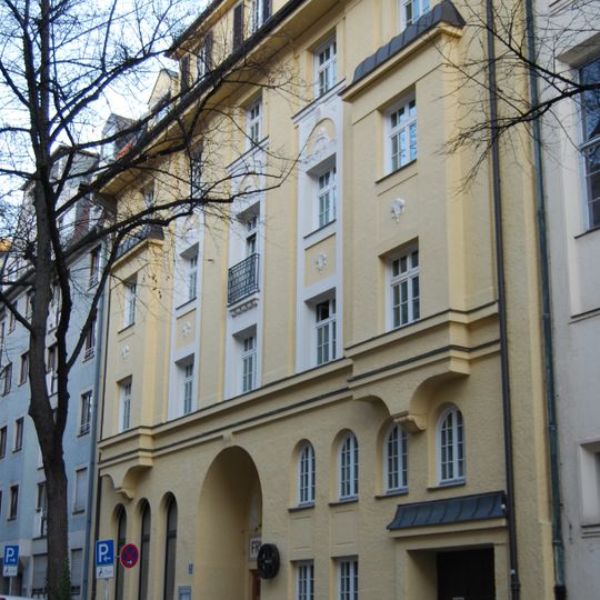 Wohnhaus mit evang.-methodistischer Friedenskirche