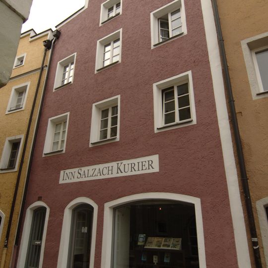 Wohn- und Geschäftshaus