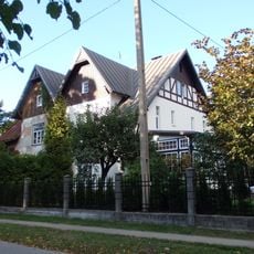 Dzīvojamā ēka - dvīņu māja