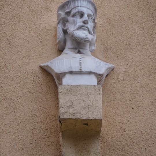 Bust of Jan Hus at Plavecká 11