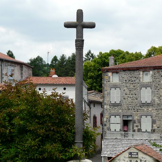 Croix de la place du Marché, Saint-Saturnin