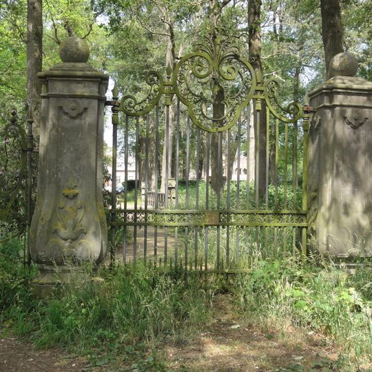 Heeswijk: toegangshek aan de zuidelijke oprijlaan tussen het kasteel en de Zuid-Willemsvaart