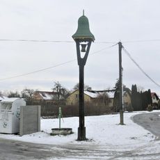 Zvonička na návsi v Chvalovicích