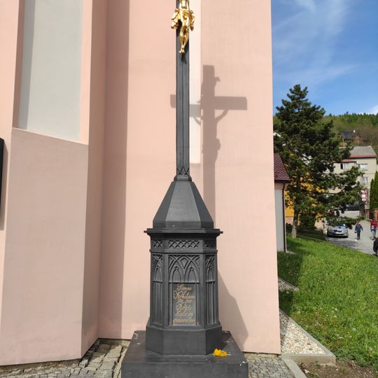 Kříž před kostelem ve Štramberku