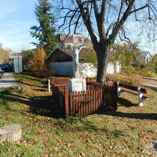 Kříž na východním okraji Stříbrné Lhoty