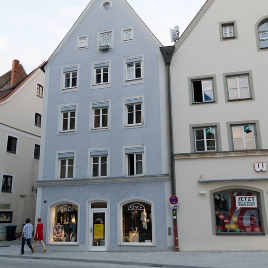 Wohn- und Geschäftshaus