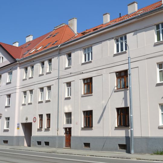 Malá Praha, železničiarske domy, dom bytový-sekcia XIX.