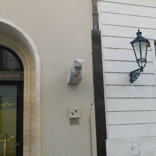 Pamětní deska Vladimíra Kruby a Františka Kohouta v ulici Králodvorská v Praze