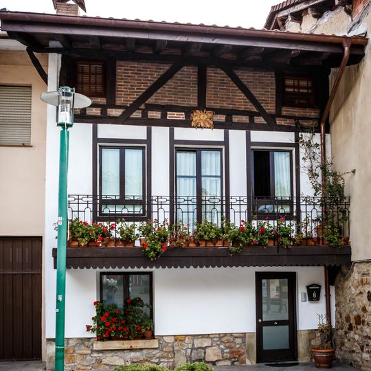 Casa Askatasunaren Enparantza 8