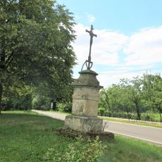 Kříž na rozcestí naproti domu 50 v Dubičné