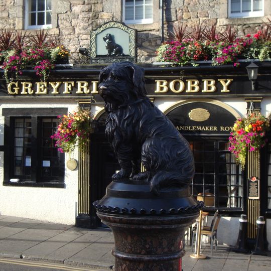 Edinburgh, 30, 32, 34 Candlemaker Row, Public House