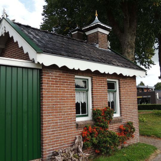 Dwarshuisboerderij, stookhok