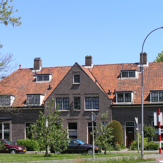Blokje van drie geschakelde woningen
