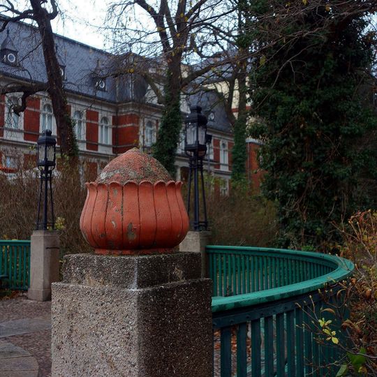 Vier Schmuckornamente