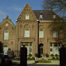 Oranjeplein 1, Loon op Zand