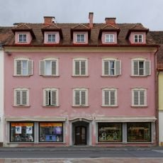 Wohn- und Geschäftshaus